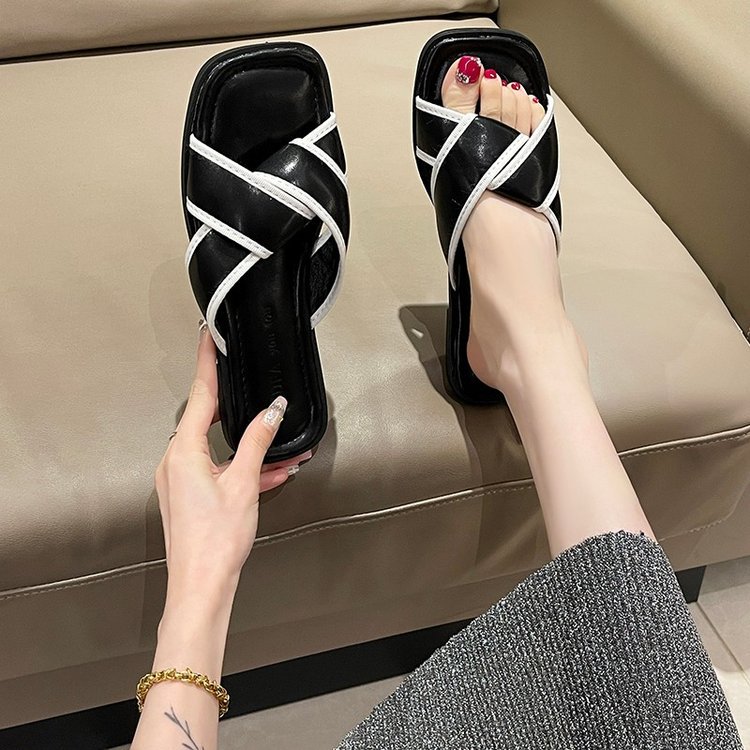 Fashionable slippers for women's outerwear 2025 new flat, versatile, casual cross-shaped flip-flops, beach shoes, and one-shoulder women's shoes details Picture