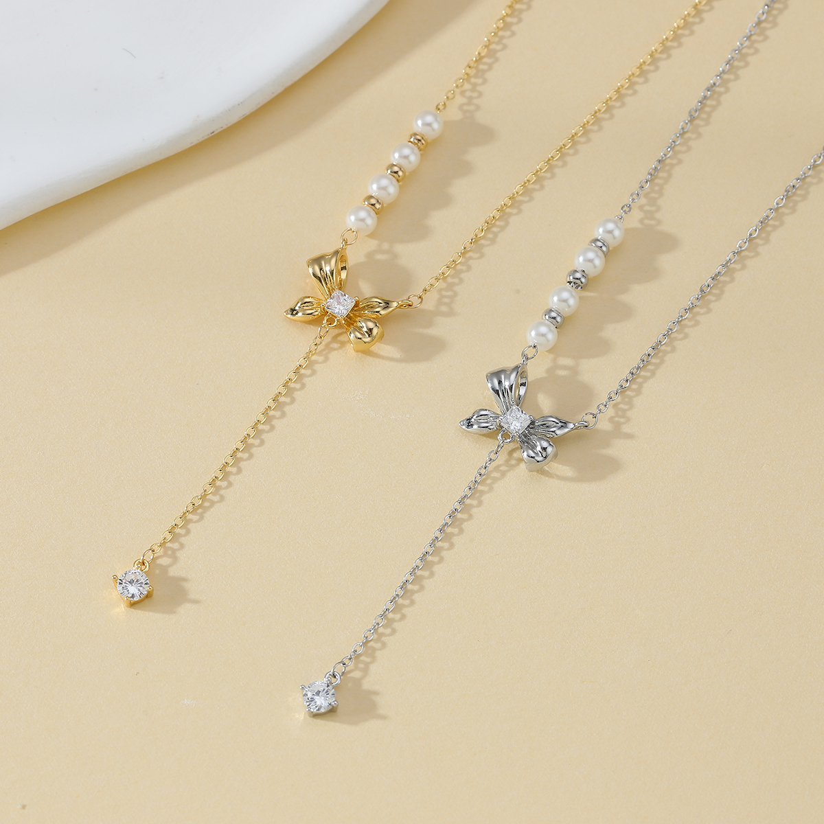 Xuhui brand exquisite and light luxury copper-plated real gold and zircon inlaid bow necklace, fashionable and elegant, versatile Item Picture