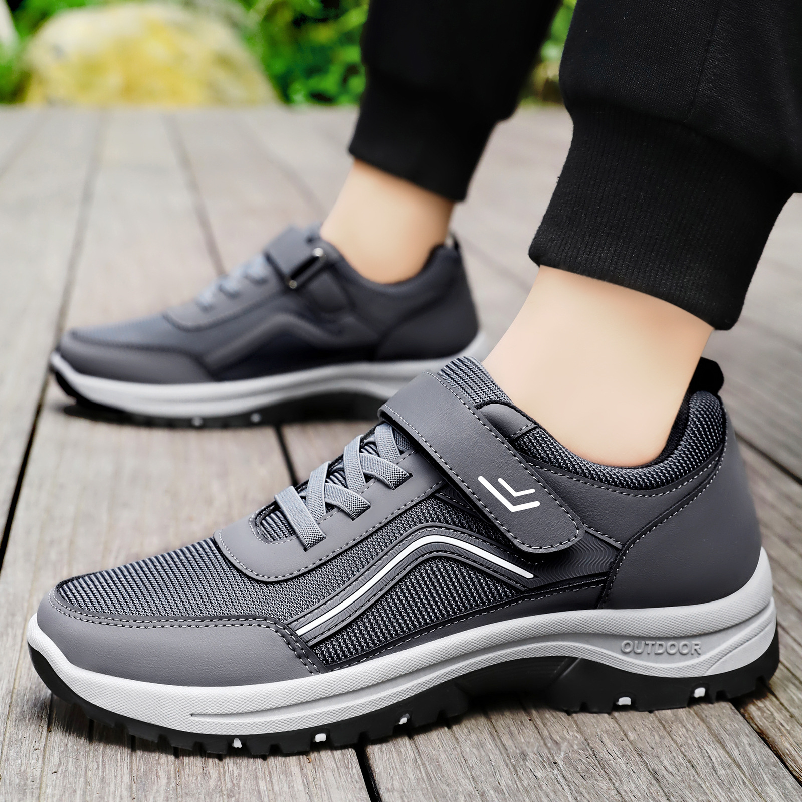 New men's shoes, walking shoes, couple styles, middle-aged and elderly dad shoes, Velcro style, soft-soled, comfortable and casual shoes Application Scenario