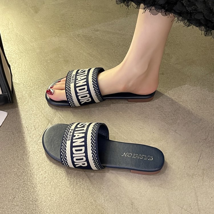 Super popular embroidered slippers for women 2025 summer new style one-piece flat bottom outerwear, fashionable, casual and versatile lazy cool slippers Specification drawing