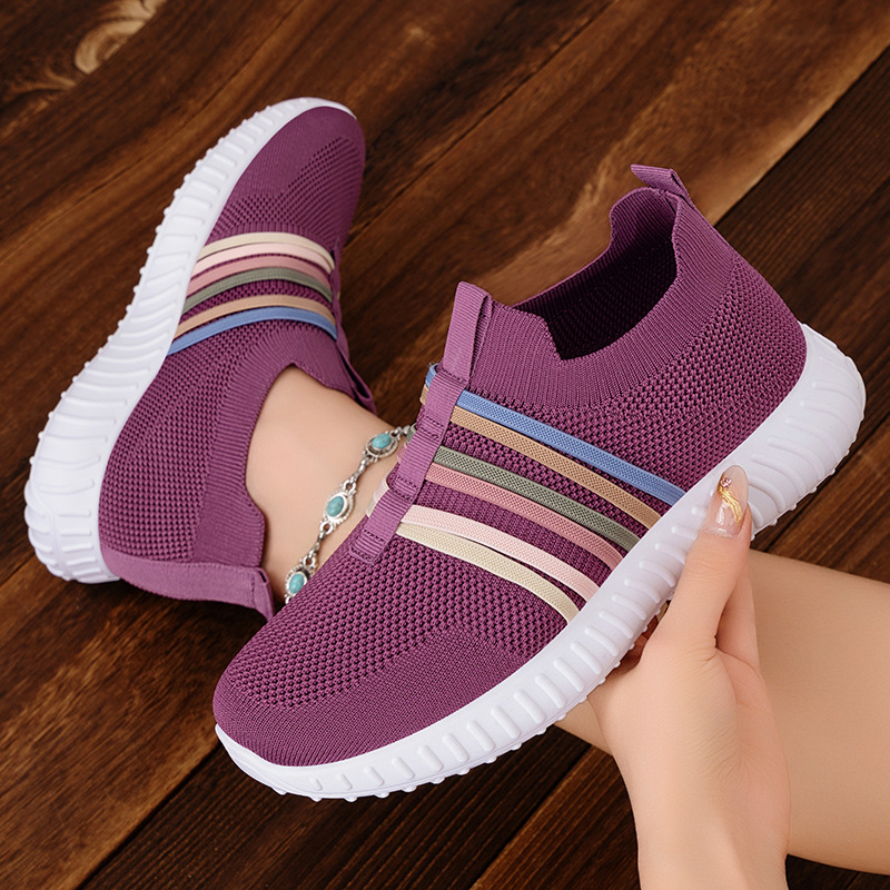 This is a new autumn collection of breathable mesh shoes for women. These are large-sized cross-border shoes that can be worn on one foot. They are soft-soled and versatile single shoes for women full figure