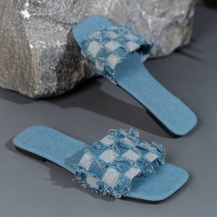 Spring 2025 new casual, fashionable, simple and comfortable ins checkered, versatile flat flat slippers for home wear Application Scenario