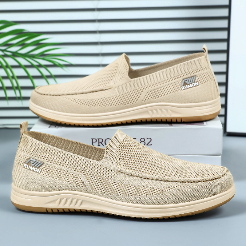 The new autumn collection of the "Shoe Man" features a fei-woven, hollowed-out, non-smelly net surface shoe. Wearing dad's shoes on one foot, the old Beijing cloth shoe man details Picture
