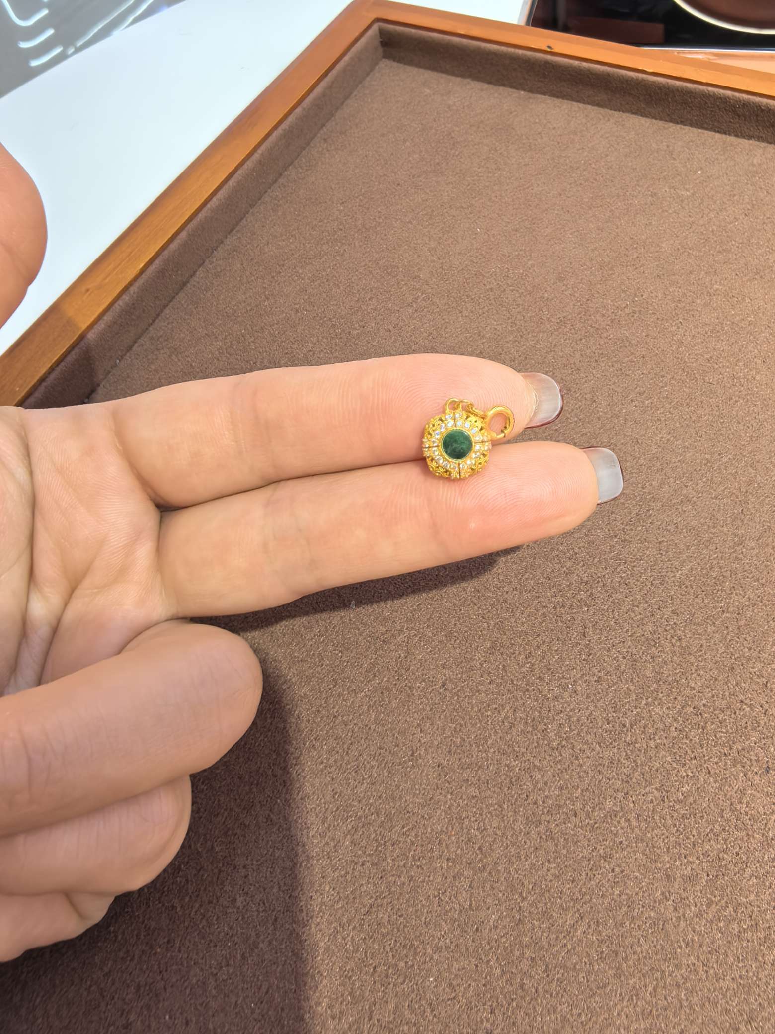 Zircon jadeite jacquard