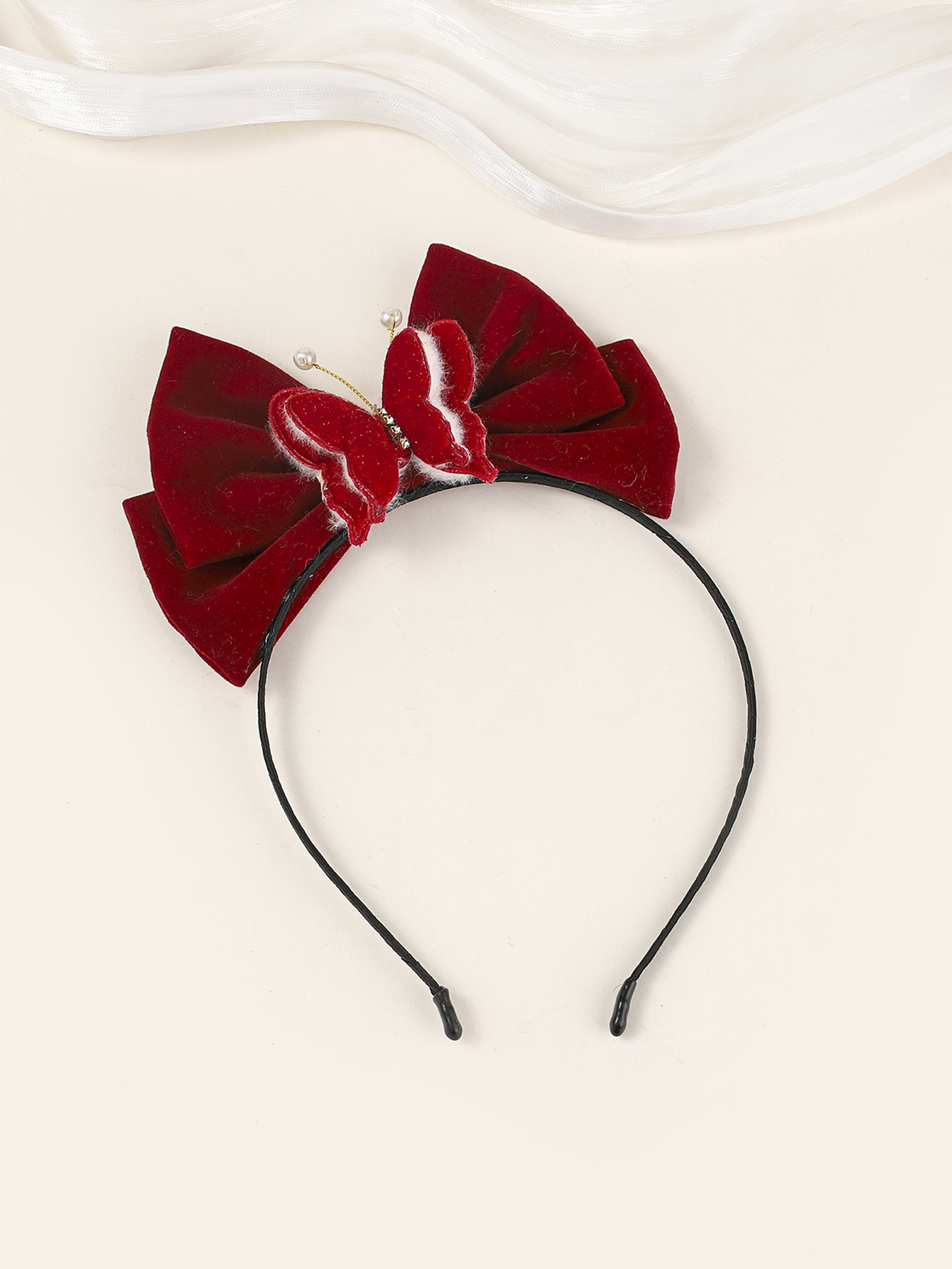 The classic Chinese trend style is here! A cute bow headband made of high-quality velvet fabric by hand is perfect for parents and children to wear. It's a must-have item that never gets old during Christmas and Spring Festival and is very popular Application Scenario