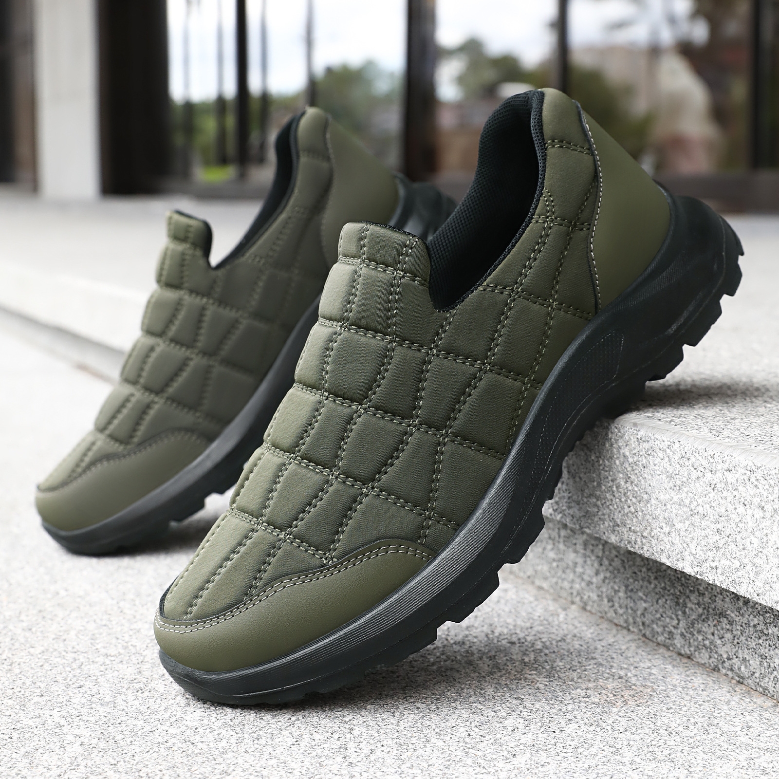 New men's shoes from Spring and Autumn, soft-soled, not tiring to the feet, casual shoes. Lazy people can wear them with one foot. Shoes for middle-aged and elderly dads details Picture