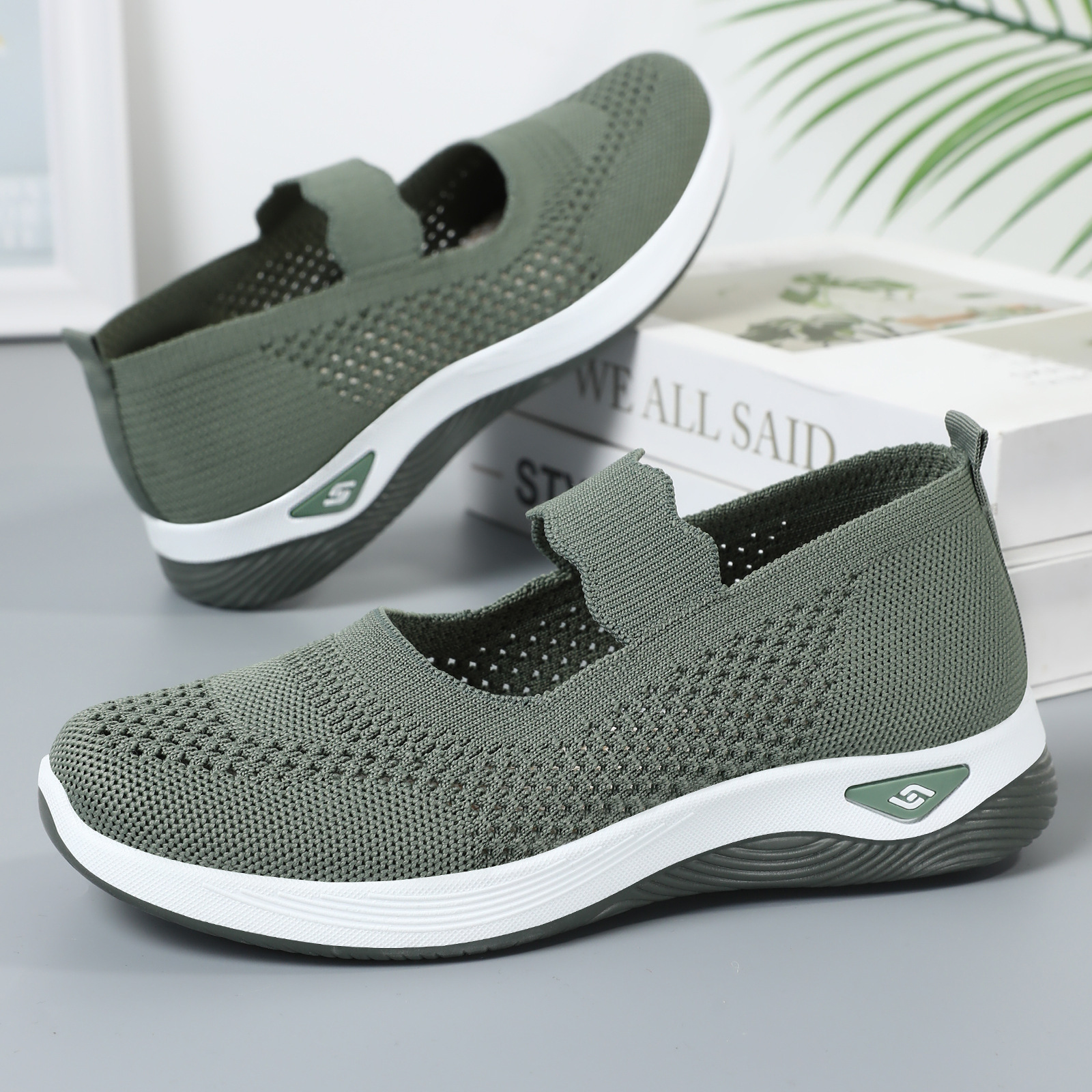 Women's shoes, autumn cross-border shoes for women, wholesale shoes for middle-aged and elderly mothers, breathable old Beijing cloth shoes, lightweight walking shoes full figure