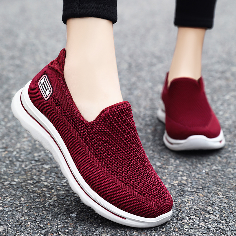 Women's autumn shoes for 25 middle-aged and elderly mothers, flat shoes for the elderly, soft-soled walking shoes, and women's shoes with woven fabric details Picture