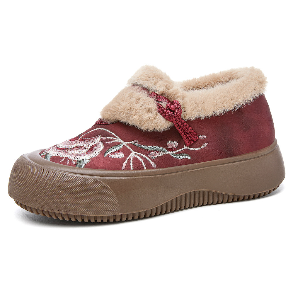 New winter cotton shoes with ethnic style embroidery, fleece and thickening, a pair of mom shoes, old Beijing cloth shoes, and boots for the middle-aged and elderly Item Picture