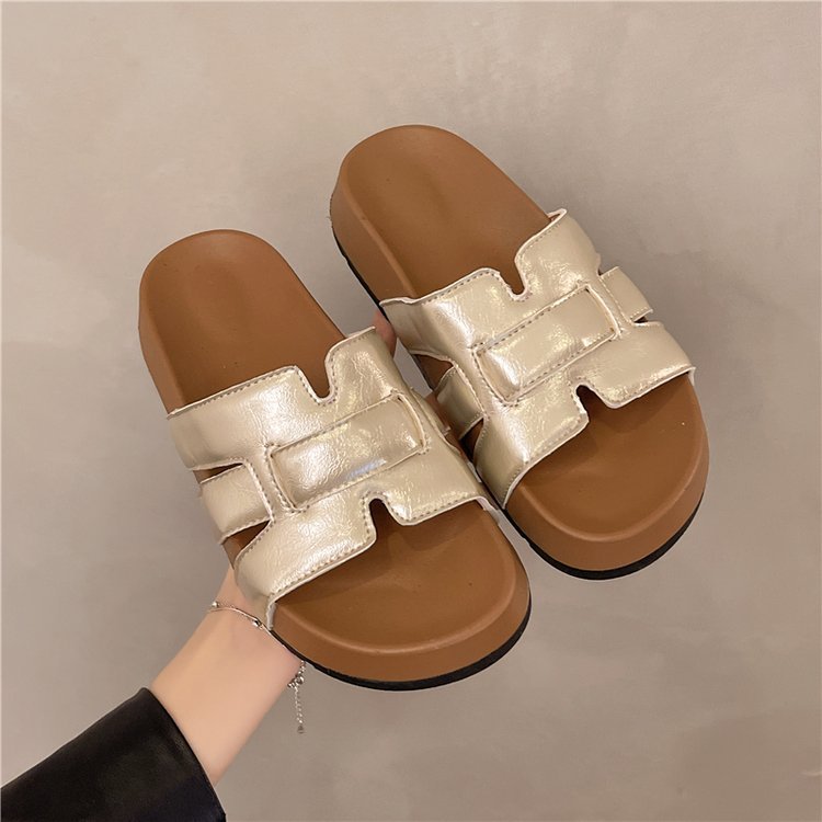French-style one-shoulder slippers for women's summer wear 2025 new Korean-style versatile sandals with skirts, beach and cool slippers full figure