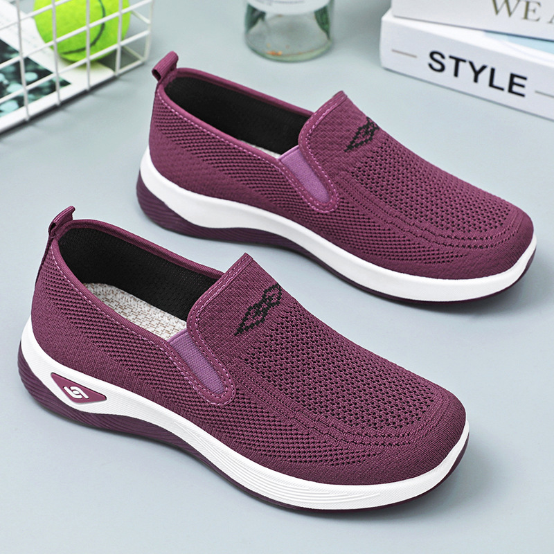 Old Beijing Cloth Shoes 2025 Summer wholesale and distribution: Breathable, lightweight and comfortable shoes for the elderly, casual shoes for middle-aged and elderly mothers details Picture