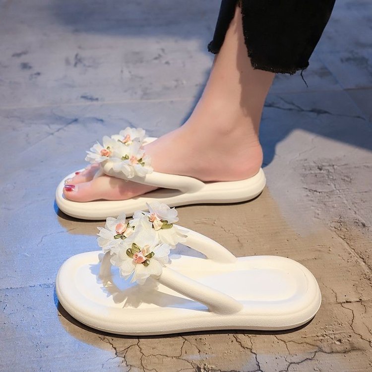 Women's Summer 2025 new style outerwear fashionable floral flip-flops, anti-slip travel soft-soled beach flip-flops full figure