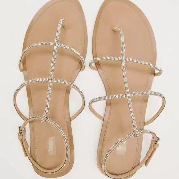 Eddie ZR's new summer Roman sandals are a must-have for women. They feature a water diamond snake-shaped wrap and a flat, fairy-like style Application Scenario