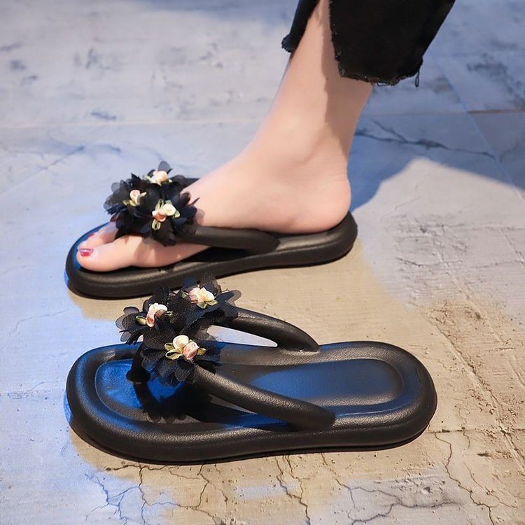 Women's Summer 2025 new style outerwear fashionable floral flip-flops, anti-slip travel soft-soled beach flip-flops Application Scenario