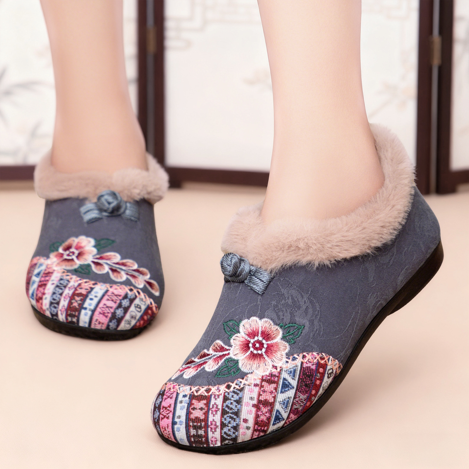 New winter cotton shoes for women, fleece and thickened cotton shoes, cross-border consignment, embroidered mom shoes, casual shoes, one pair of cotton boots Specification drawing