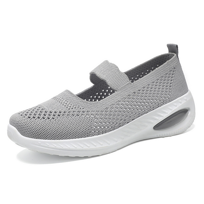 Soft soles for women, not tiring to the feet. New autumn cross-border old Beijing cloth shoes for women, comfortable and breathable. One step on mom's shoes Item Picture
