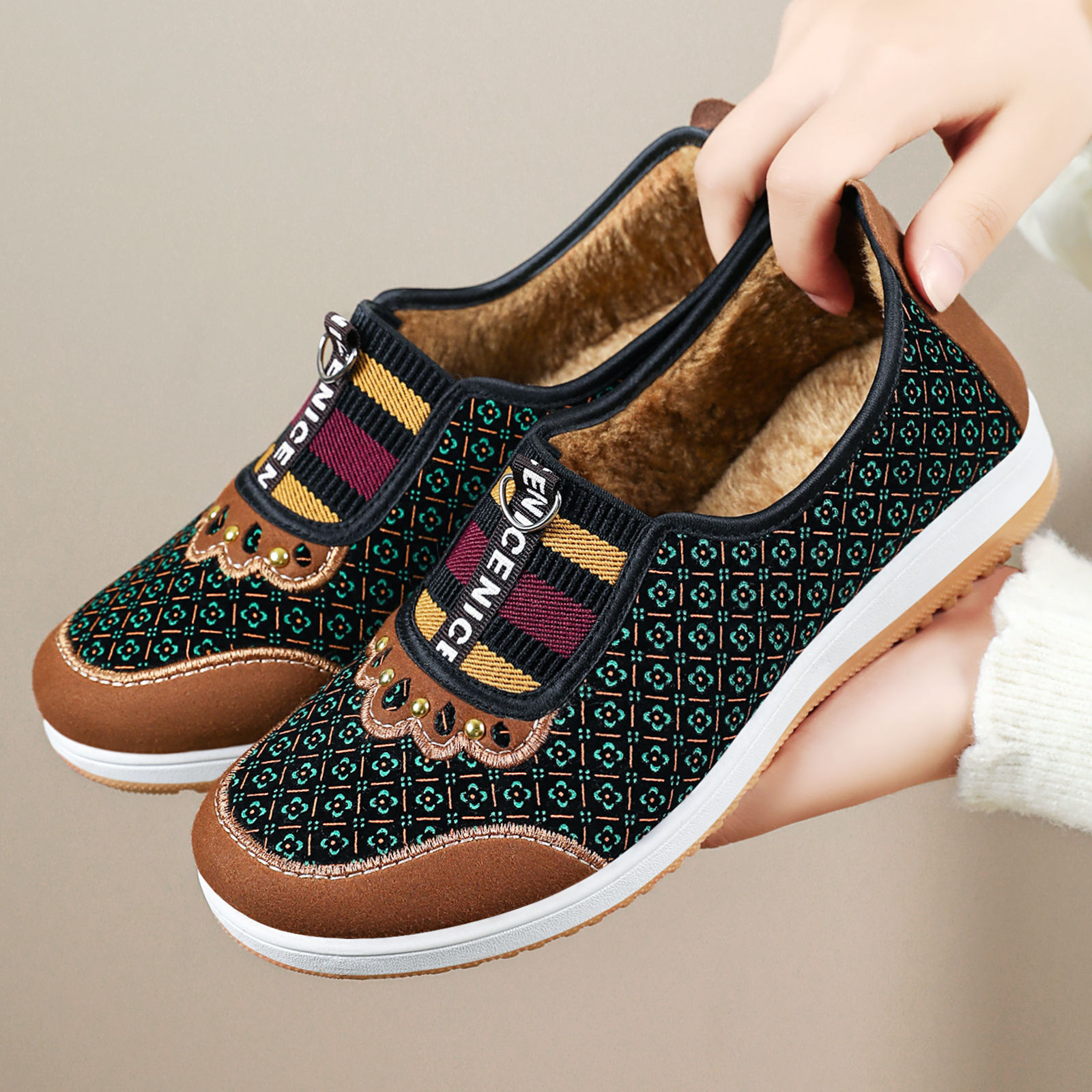 New winter cotton shoes for women, fleece and thickened, fashionable ankle boots, versatile cross-border one-step mom shoes, anti-slip cotton boots details Picture