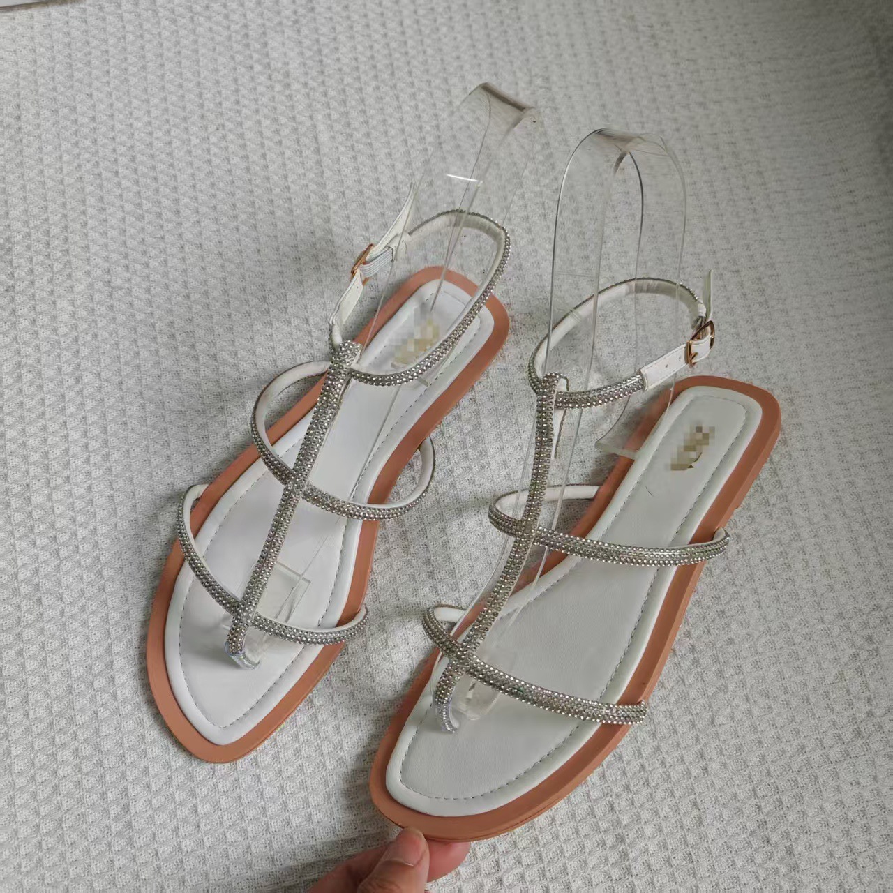 Eddie ZR's new summer Roman sandals are a must-have for women. They feature a water diamond snake-shaped wrap and a flat, fairy-like style Specification drawing