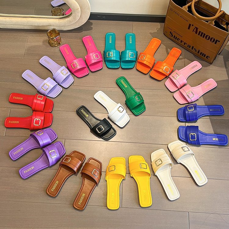 Spring 2025 Fashion, niche and versatile ins beach shoes, trendy flat slippers for bathing, home and outdoor wear Application Scenario