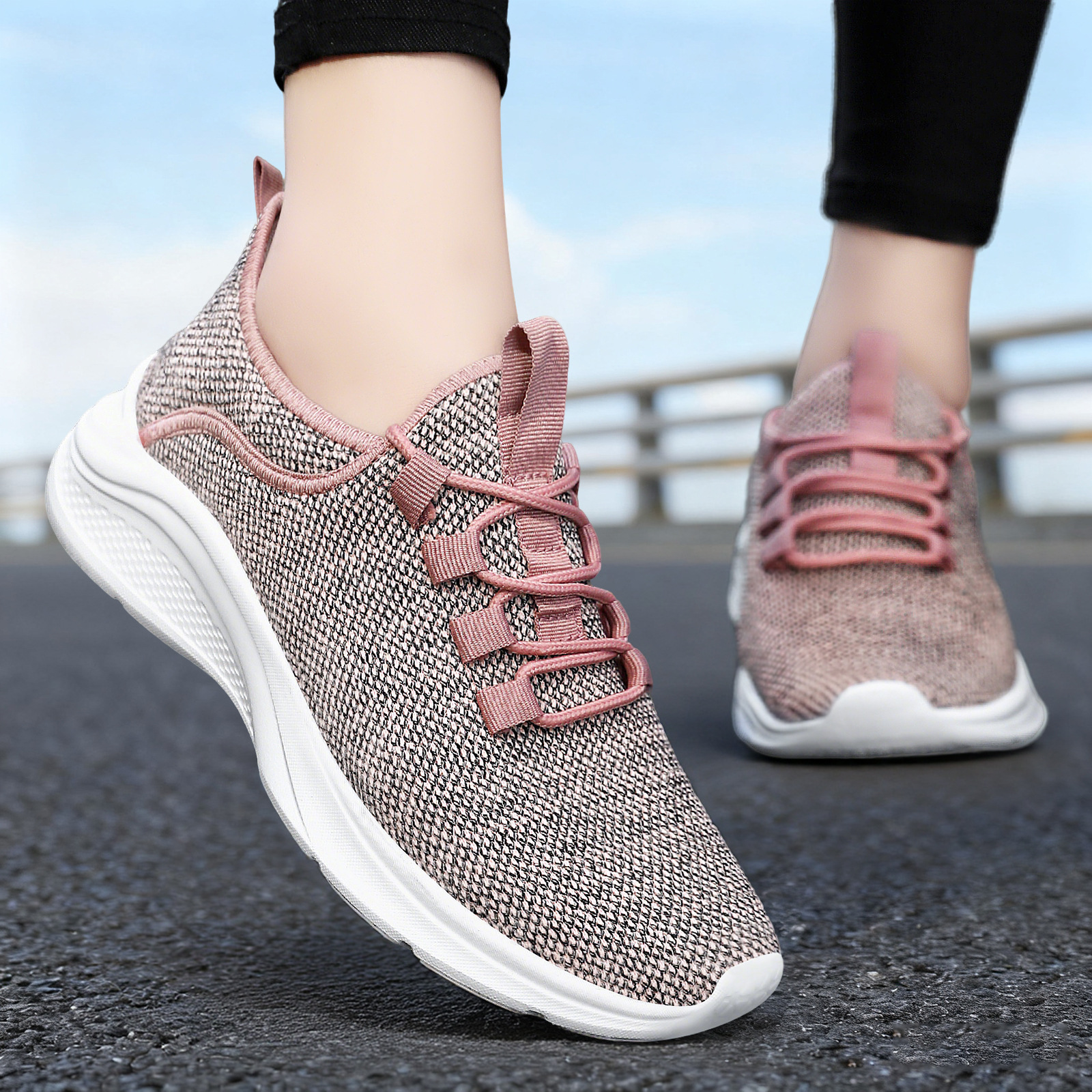 New versatile women's casual sports shoes, breathable walking net shoes, soft-soled and comfortable Feizhi women's shoes are available for delivery Application Scenario