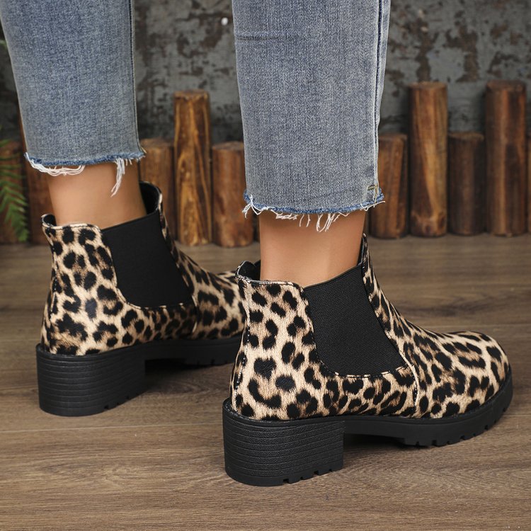 Cross-border large-sized foreign trade 2025 new autumn and winter solid color chunky heel thick-soled Dr. Martens boots, European and American women's fashion short boots details Picture
