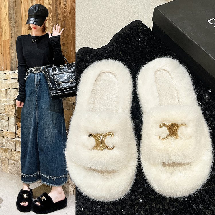 For the autumn and winter of 2025, wear thick-soled casual and versatile ins plush slippers in a fashionable, niche, elegant and gentle style both indoors and outdoors full figure
