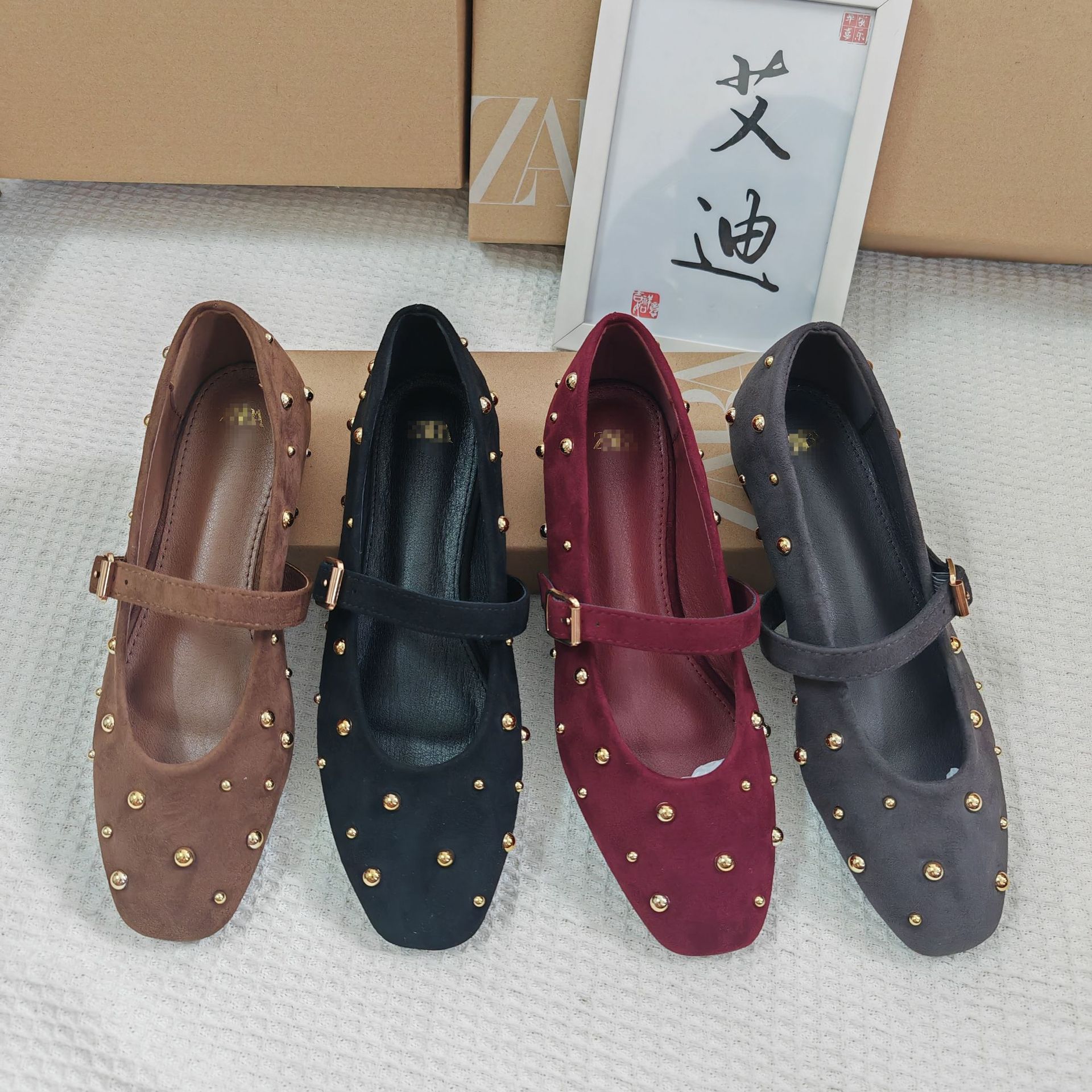 ZA's best-selling foreign trade shoes with riveted round toe, shallow mouth, flat bottom, low heel, women's one-shoulder belt buckle Mary Jane shoes in stock Application Scenario