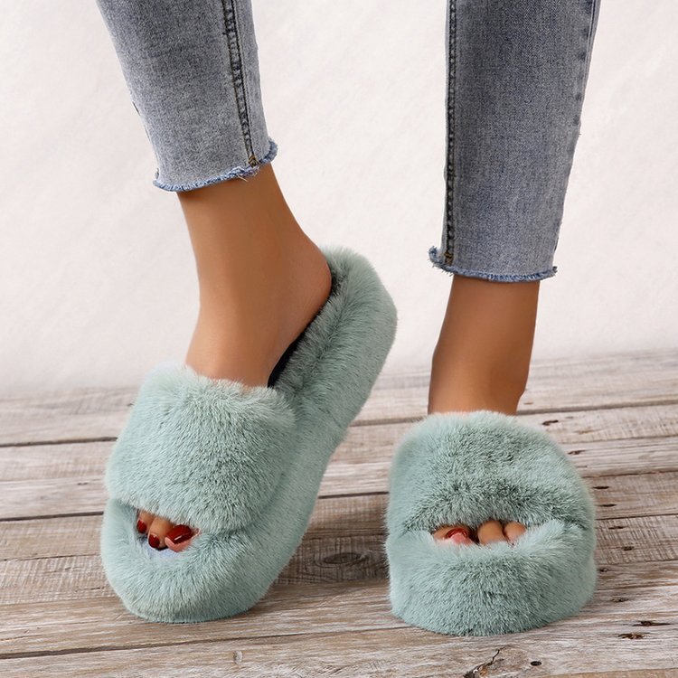 In the autumn and winter of 2025, there are Korean Instagram-friendly anti-slip thick-soled large-sized cotton slippers for women to wear outside full figure