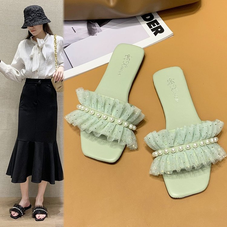 In the summer of 2025, the new style of cool slippers for women is a must-have. Wearing fashionable sandals with a fairy style and casual single shoes for women full figure
