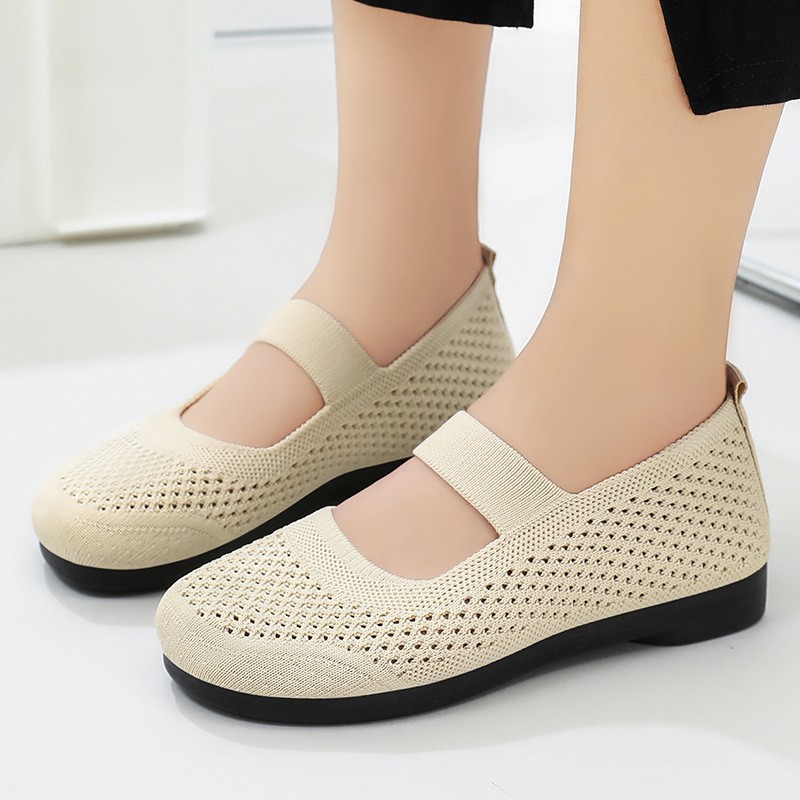 Live streaming and distribution of the new summer series of breathable women's shoes with hollowed-out fabric. Casual breathable women's soft-soled mom shoes details Picture