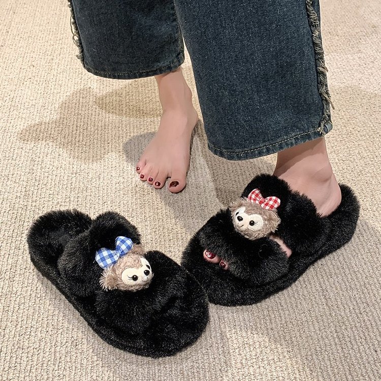 In 2025, cute doll comfortable slippers for women, warm and fluffy Korean-style casual home wear, versatile plush slippers Application Scenario