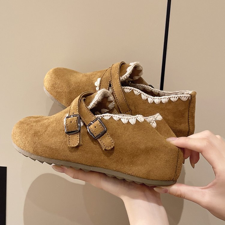 2025 Autumn New versatile Birken shoes, forest-style embroidered metal buckle insole height-increasing flip-flops for women Application Scenario