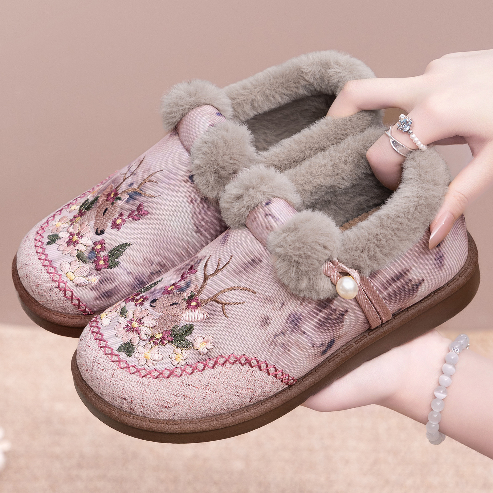 New winter casual and versatile cotton shoes for women, featuring a traditional Chinese style of deer flower cotton boots with thickened fleece and embroidered snow boots for delivery details Picture