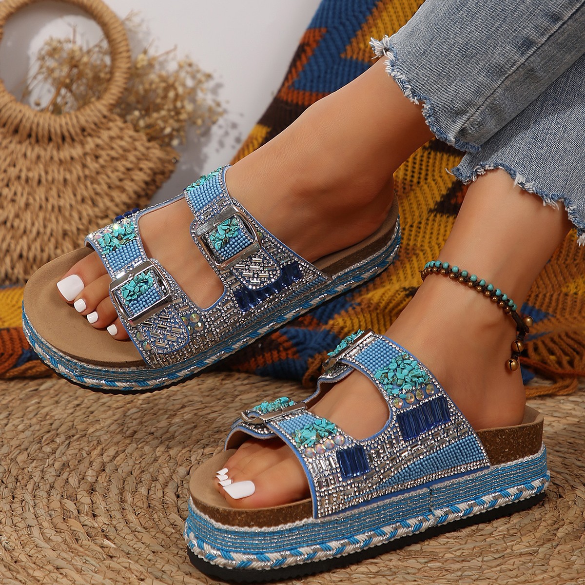 ins International Station's new thick-soled metal buckle rhinestone beach slippers and plus-size women's shoes for home wear details Picture