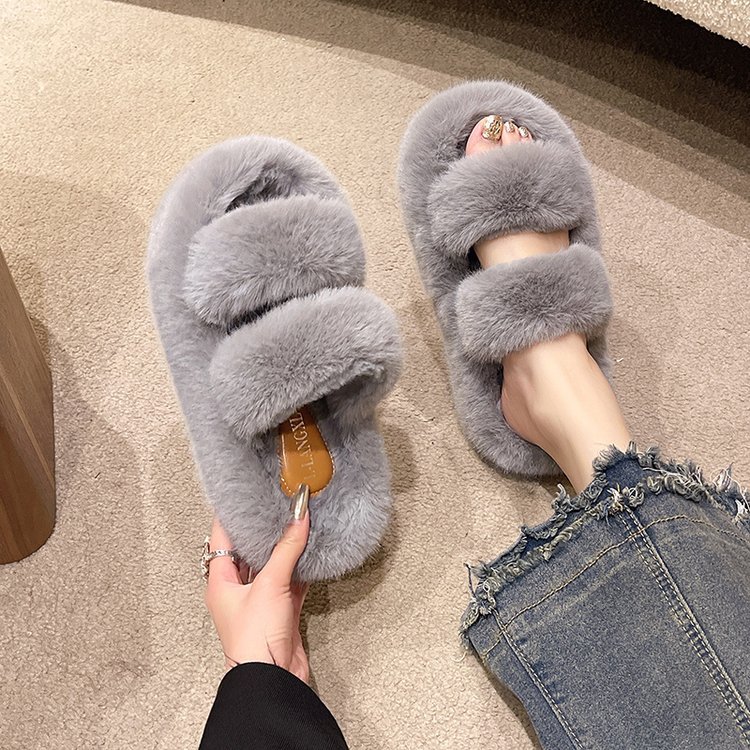 New autumn/winter 2025 style woolen slippers with fleece warmth, thick-soled casual cotton slippers, fleece slippers for outdoor wear and indoor fleece slippers Application Scenario