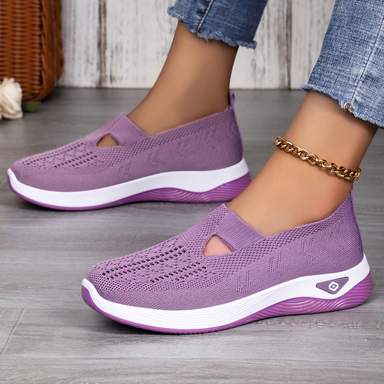 New breathable and comfortable single shoes for women, middle-aged and elderly people, factory direct sales. Soft-soled casual one-step mesh mom shoes full figure