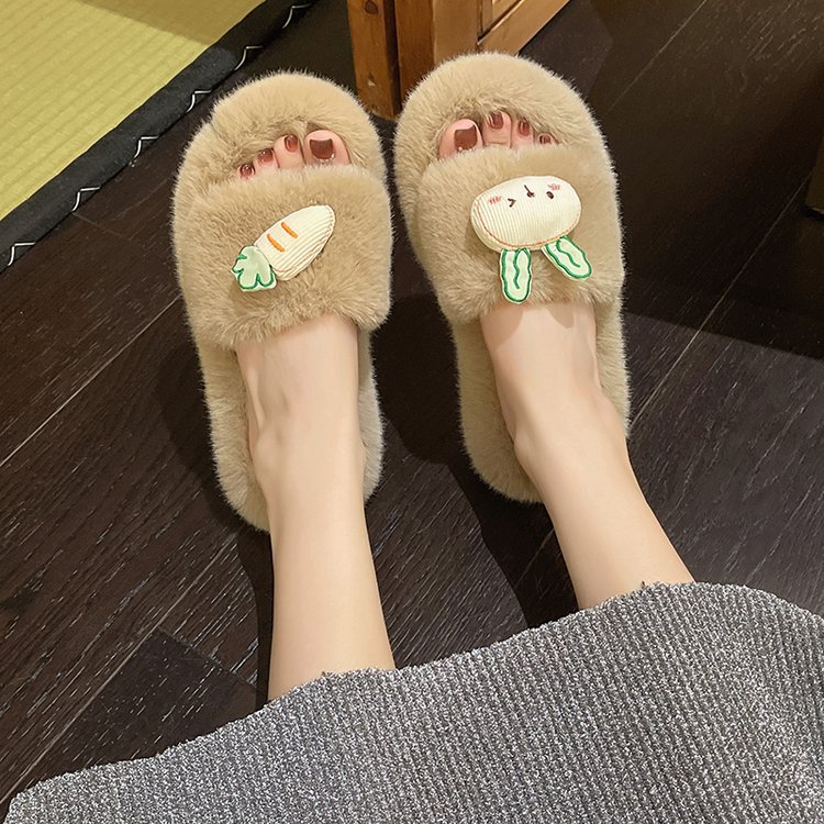 In 2025, this cute and girlish, versatile and fashionable flat-bottomed outerwear with flip-flops creates a fairy-like and cute look Application Scenario
