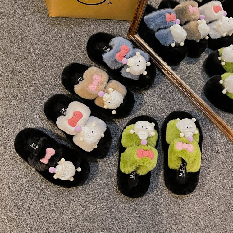 In the autumn and winter of 2025, there are some gentle and trendy Instagram slippers for women to wear at home. They are flat and fluffy details Picture