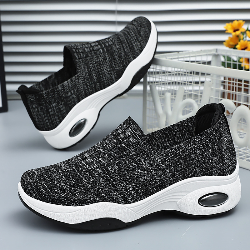 Women's Shoes 2025 Autumn new style one-piece large-sized flat casual sports shoes, women's breathable mesh shoes full figure