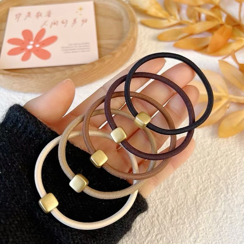 Fashionable hair accessories, hair combs, hair bands, headbands, striped hair ties, a variety of styles to choose from, versatile hair accessories, hair strings, rubber bands, basic hair ties detail image 5