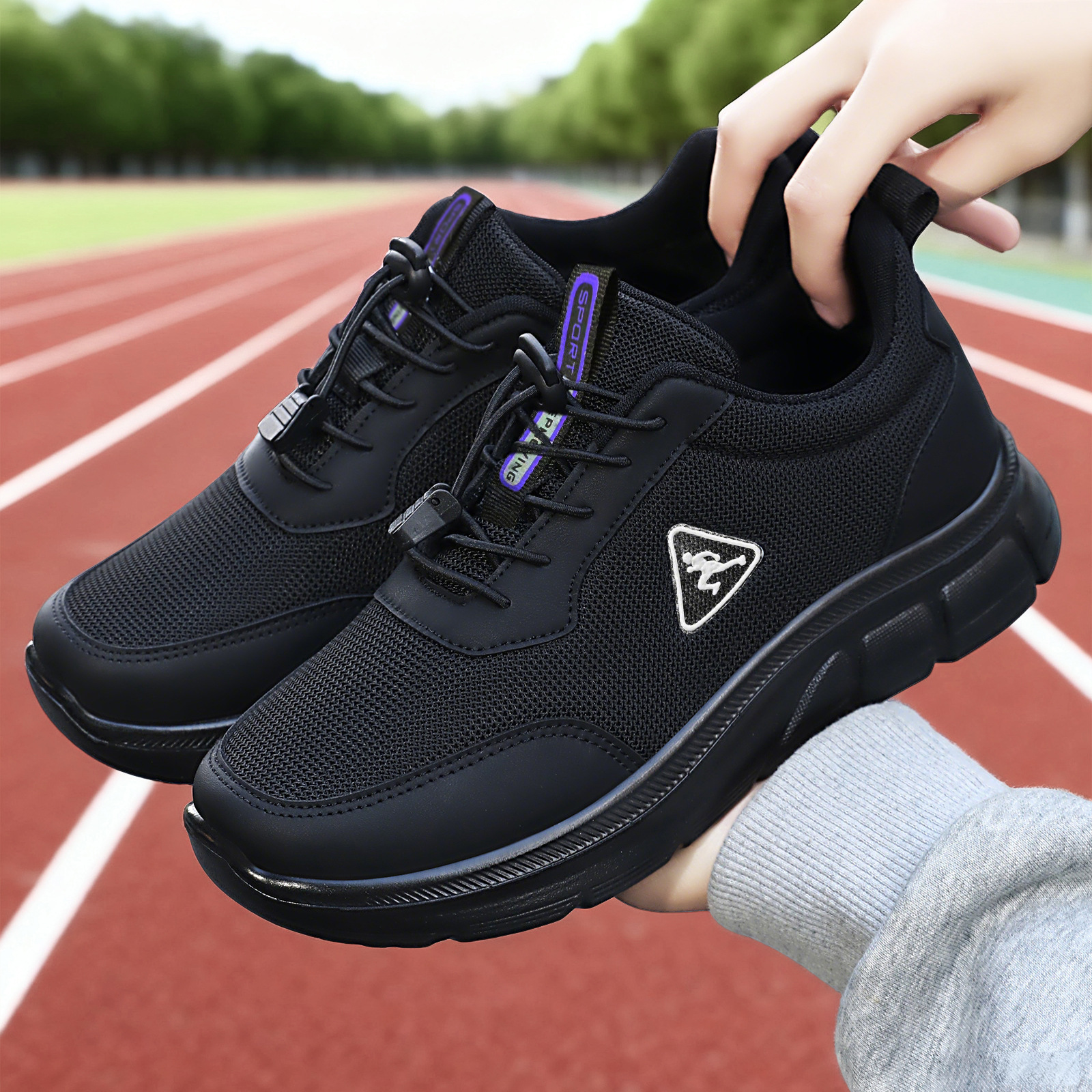 Women's shoes are versatile. The new autumn collection features soft soles that don't get your feet tired. Mom shoes, casual shoes. Couples can take a brisk walk with a single foot details Picture