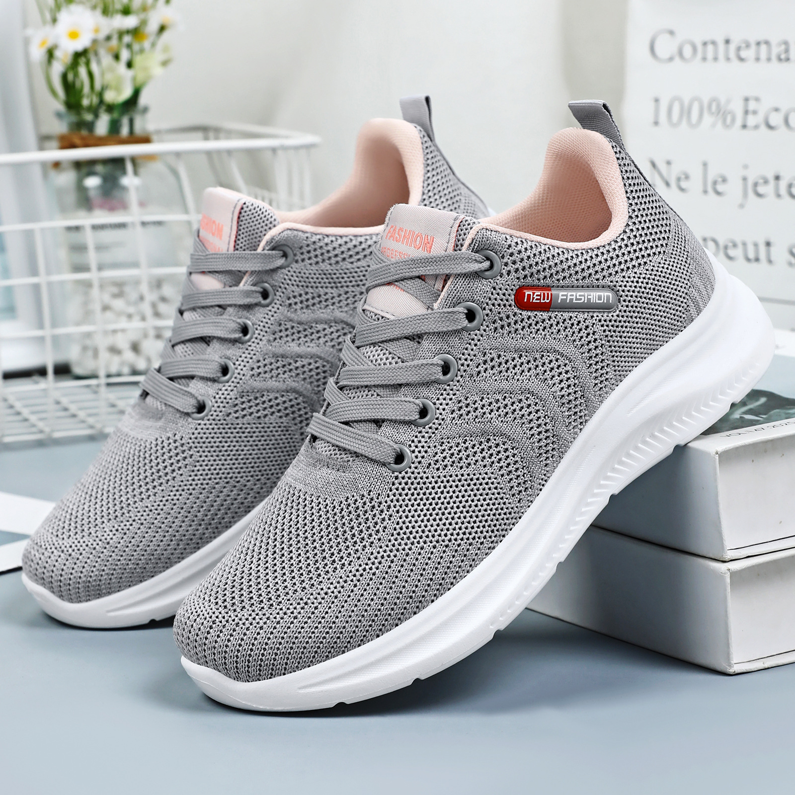 This is a versatile autumn collection of women's shoes. It features soft soles, comfortable women's casual sports shoes, simple and breathable mesh shoes details Picture