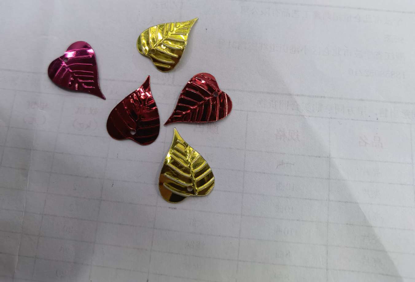 15×17mm Christmas heart pendant sequins, suitable for earrings, tassels, lace pendants, hand-dried, etc. Available in various colors such as red and gold, made of PVC or Pet, Jincan 162 details Picture