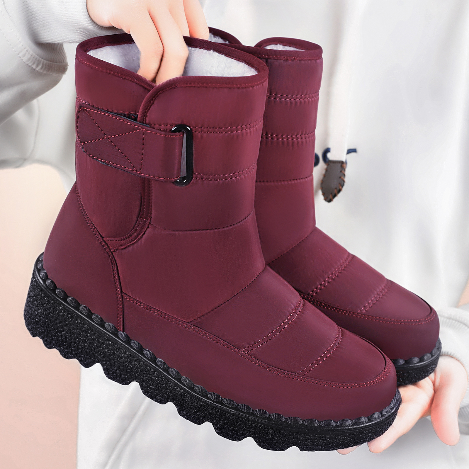 Snow boots in stock for export, winter thickened cotton boots, high-top women's cotton shoes, warm fleece mid-calf casual women's boots full figure