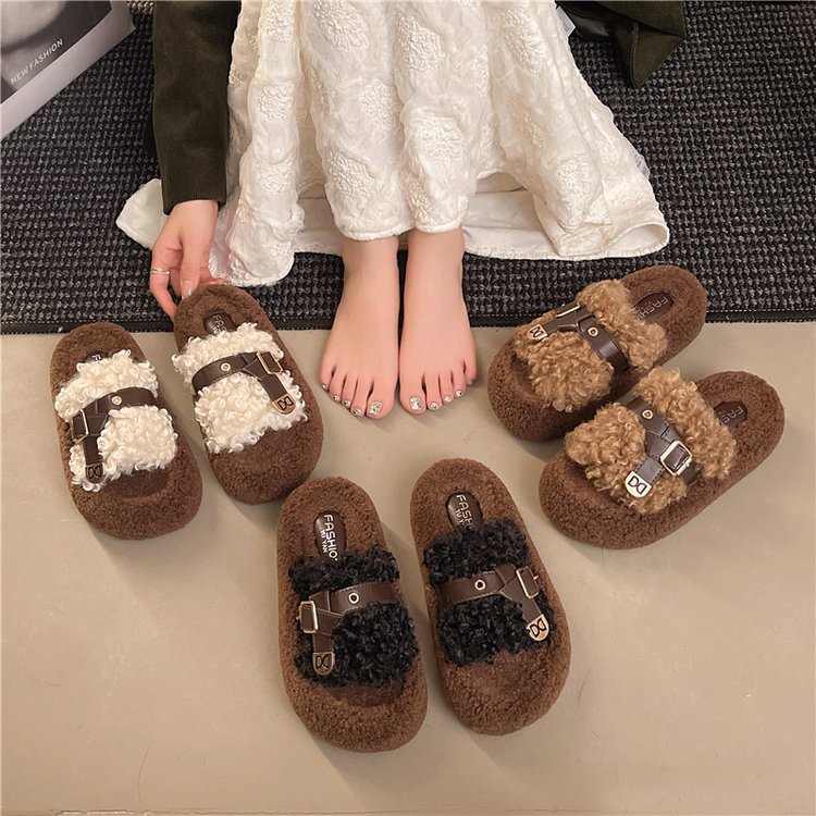 New women's shoes for 2025: lambskin wool shoes, fleece outerwear sandals, flip-flops, flat shoes with velvet cotton slippers Application Scenario