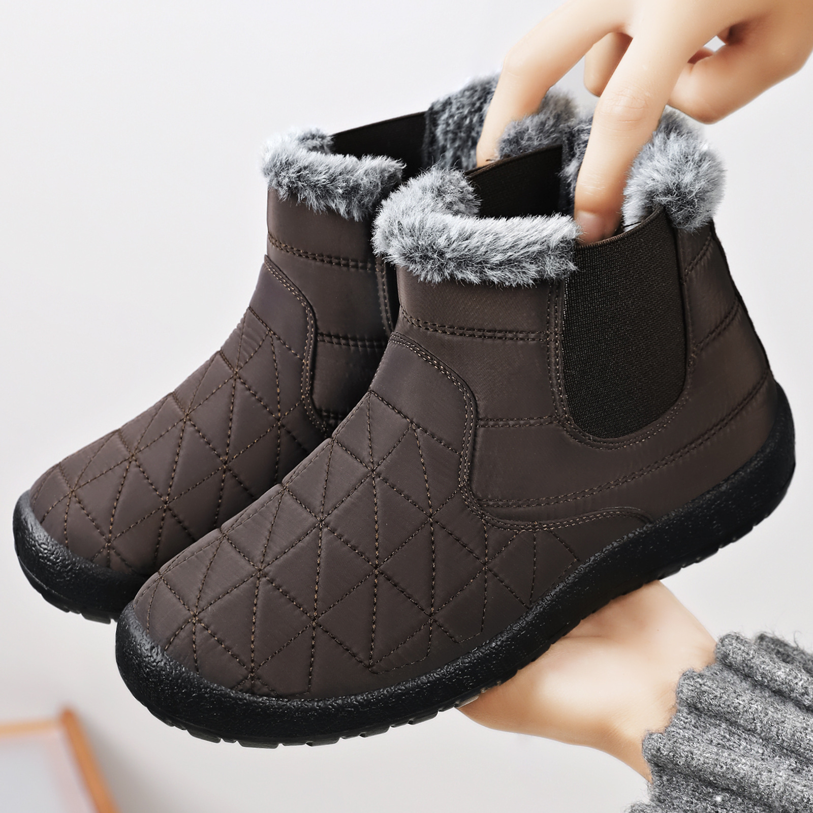 New winter cotton boots for women, foreign trade cotton shoes, soft-soled anti-slip shoes for middle-aged and elderly mothers, fleece and thickened shoes for the elderly details Picture