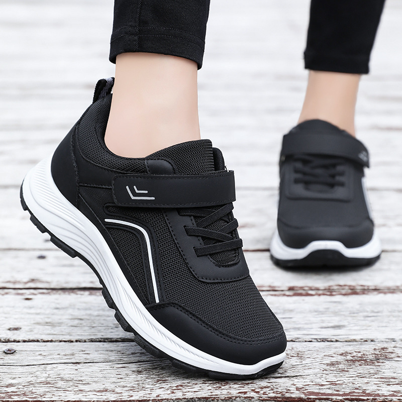 Women's autumn and winter new style old Beijing cloth shoes, anti-slip, soft-soled shoes for middle-aged and elderly mothers, casual walking shoes, comfortable shoes details Picture