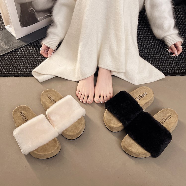 The new thick-soled one-shoulder slippers for women's outerwear in the autumn and winter of 2025 are versatile and casual, with open-toe furry shoes and cool slippers in vogue Application Scenario