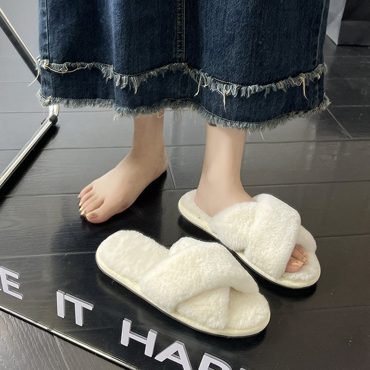 For autumn and winter, there are fluffy and fashionable home items. Cross-toe exposed outerwear, fluffy slippers, women's flat anti-slip cotton slippers, and warm women's shoes Specification drawing