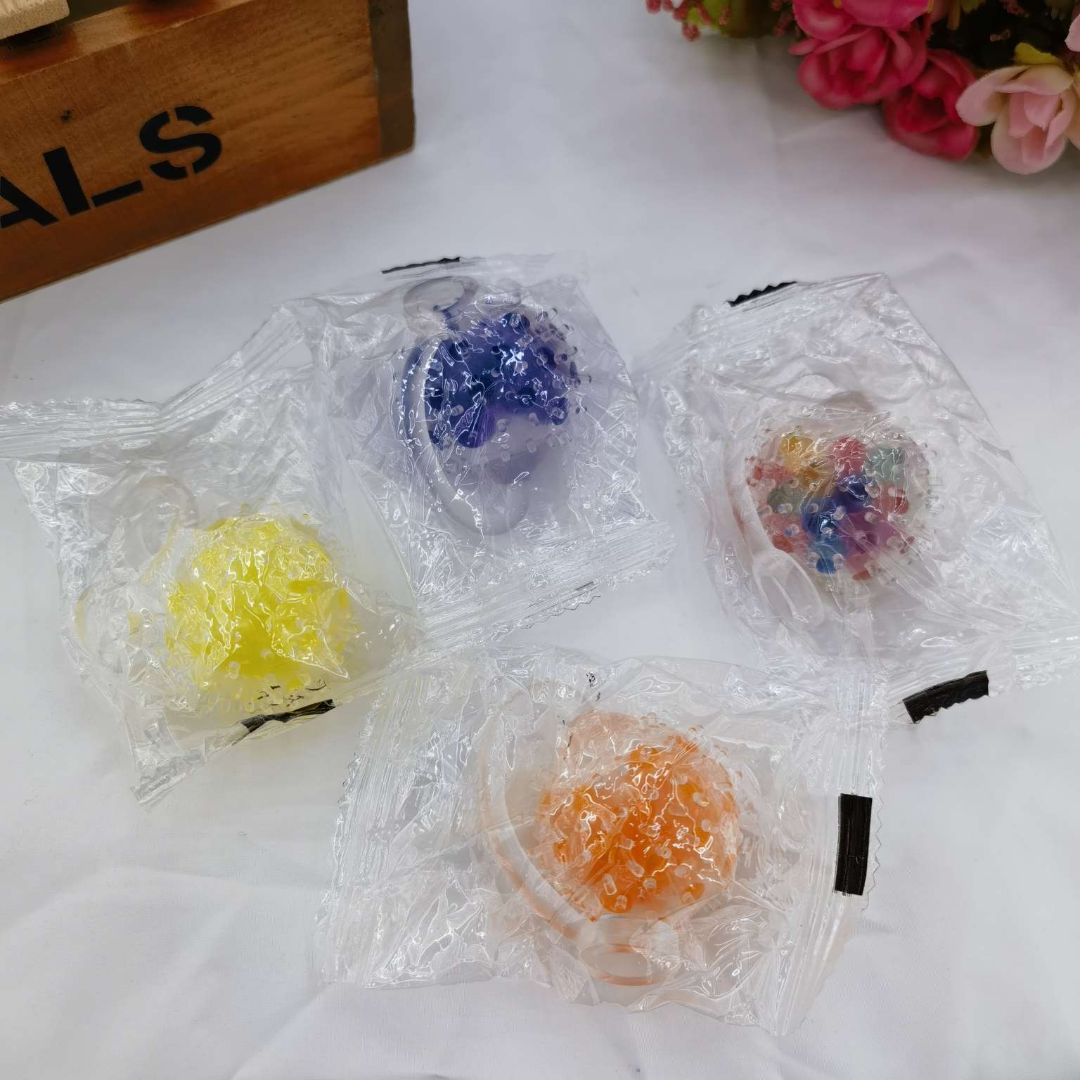 跨境3.5cm毛刺带绳发泄水珠球彩珠球减压悠悠球发泄玩具厂家详情图2